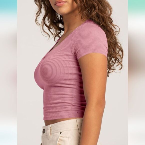 💙3 for $30💙 NWT Crop Top Ribbed V Neck Short Sleeve Tee Slim Fit Y2k - Picture 4 of 4